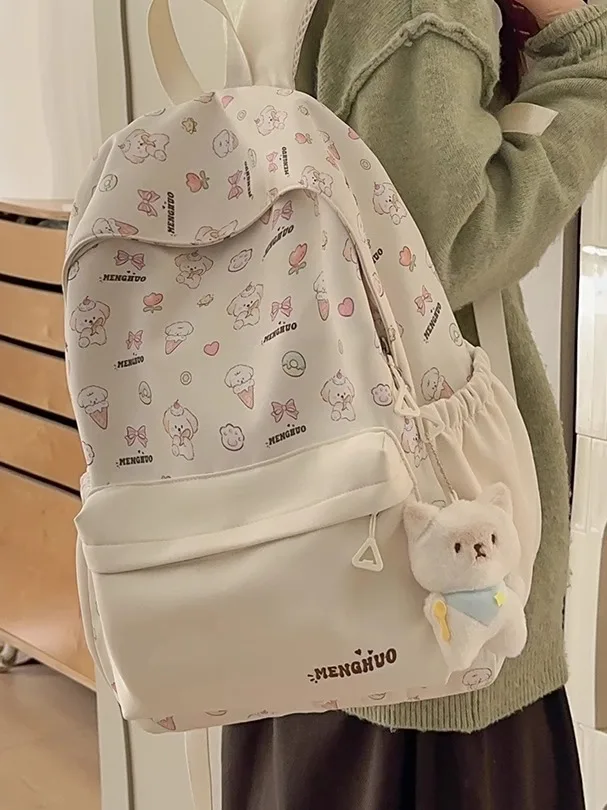 パステルカラーのリュックは、どんな場面で本当に使えるの？