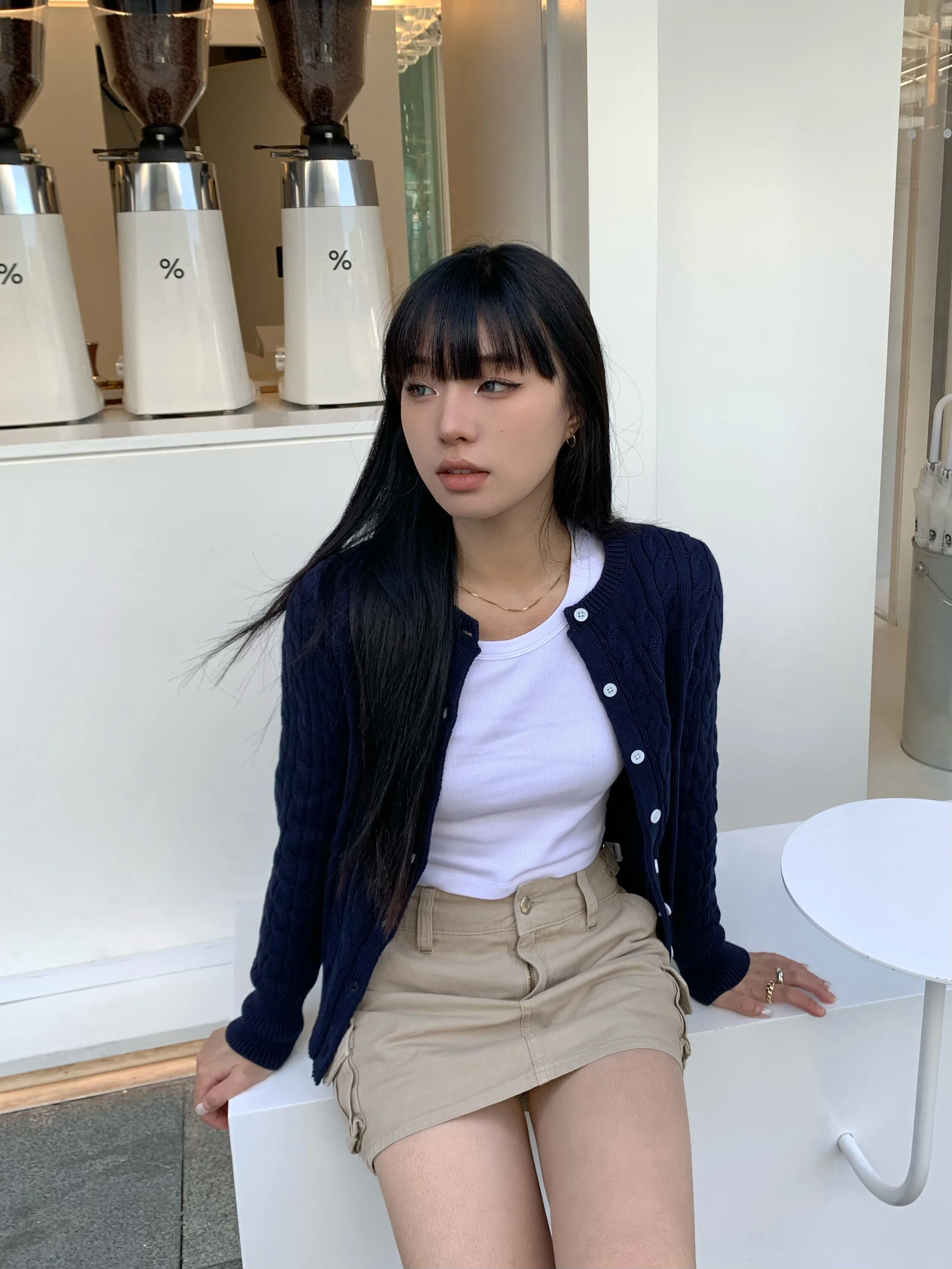 milui 細身アクリルニットカーディガン：20代の日常コーデに最適なシンプルスタイル