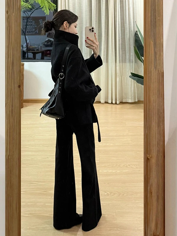 黒の起毛フレアデニムパンツ：高身長用ハイウエストで秋冬に最適なテーパードスタイル