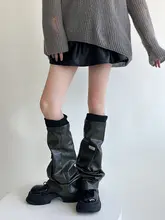 機能的なレザー製レッグスリーブ【ポケット付き・個性的なデザイン・ブラック】