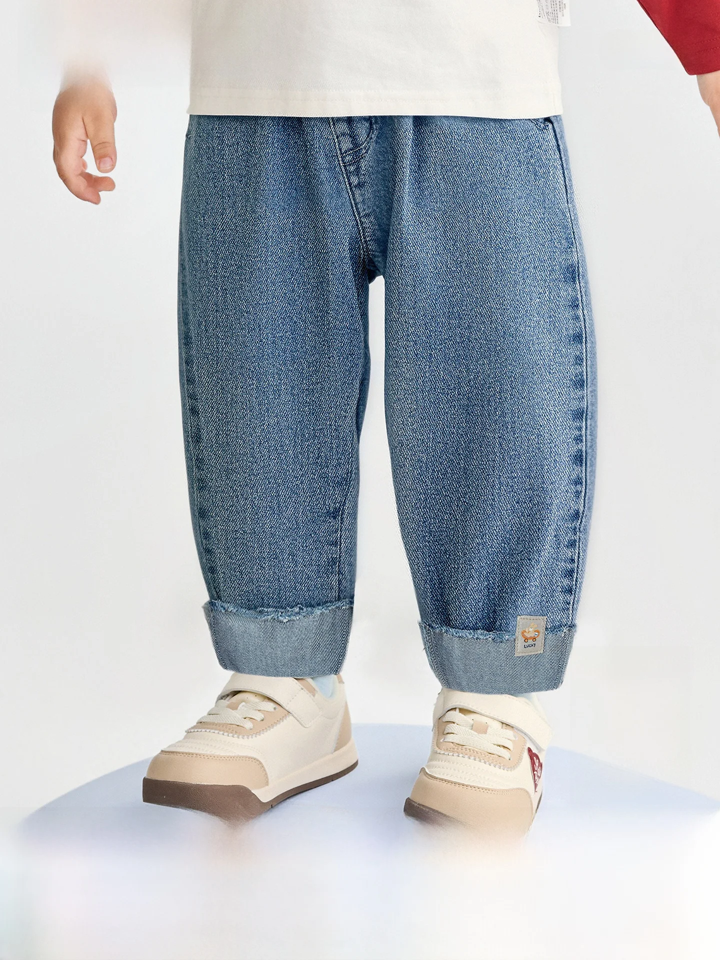 ボーイズパンツはどんなもの？子供の春にぴったりなデニムパンツの選び方とは？