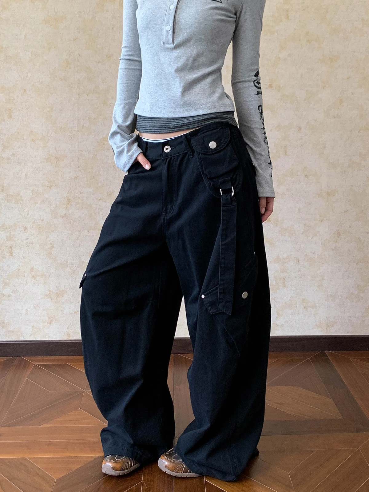 収納力が高い細かいポケットが多いカーゴパンツは、本当に日常に必要なのか？
