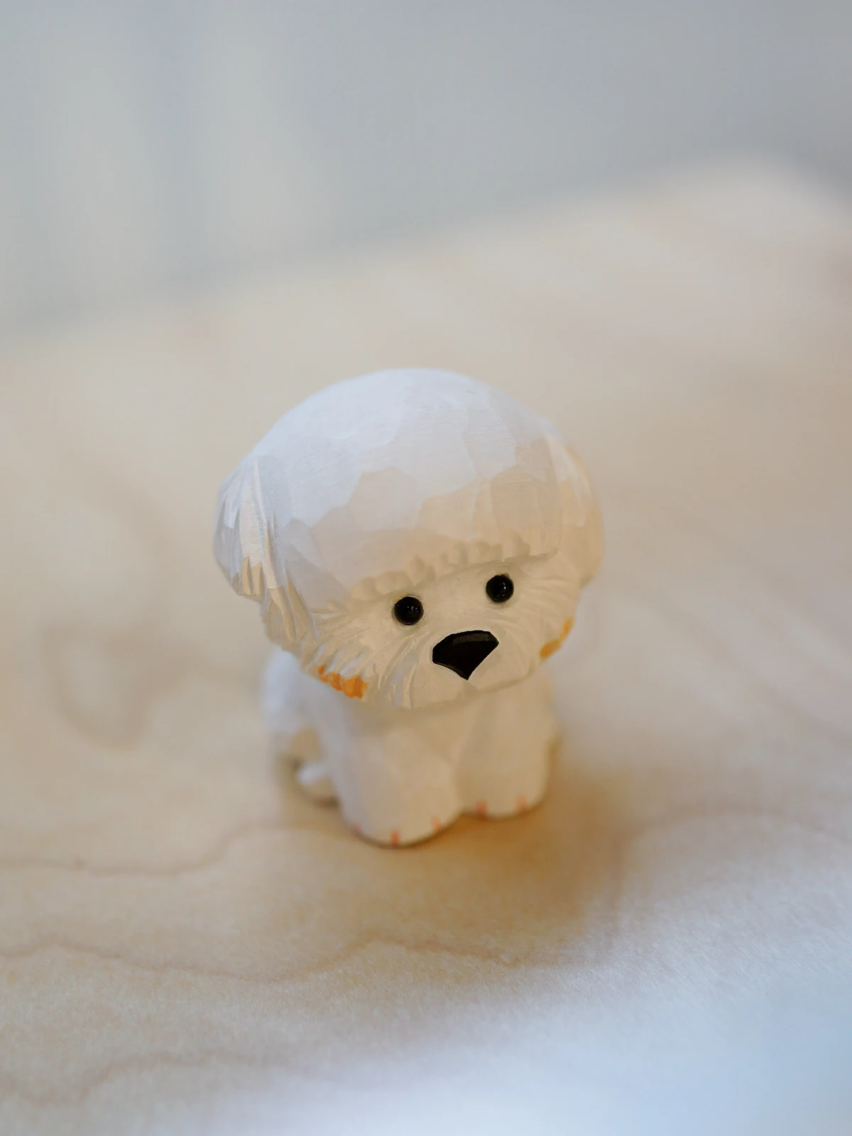 木彫りの熊アートを選ぶべきなのか？それとも、かわいい犬の置物がもっと心を癒す？