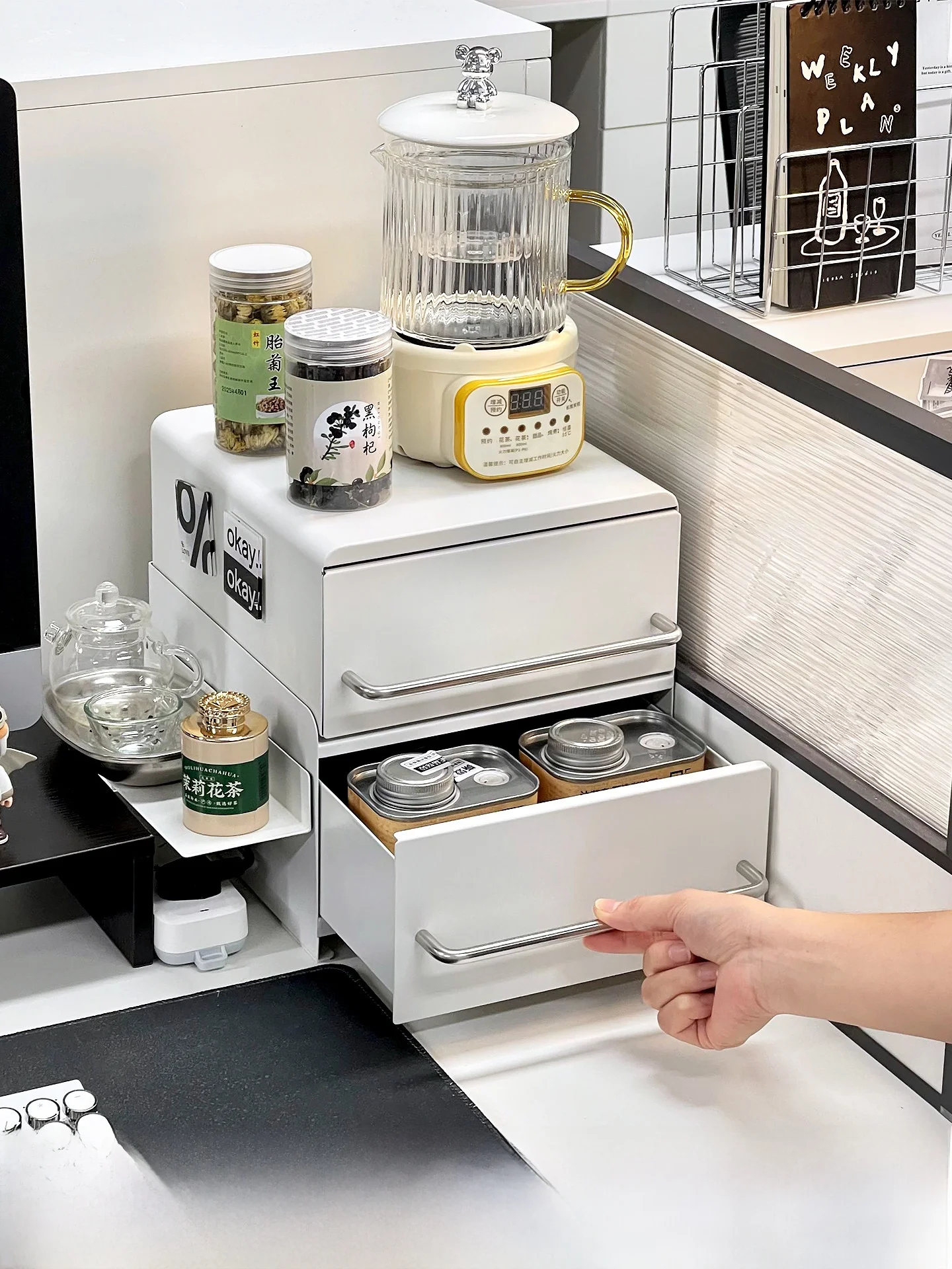 テーブル下収納 つっぱり棒の効果的な使い方と実際の性能評価