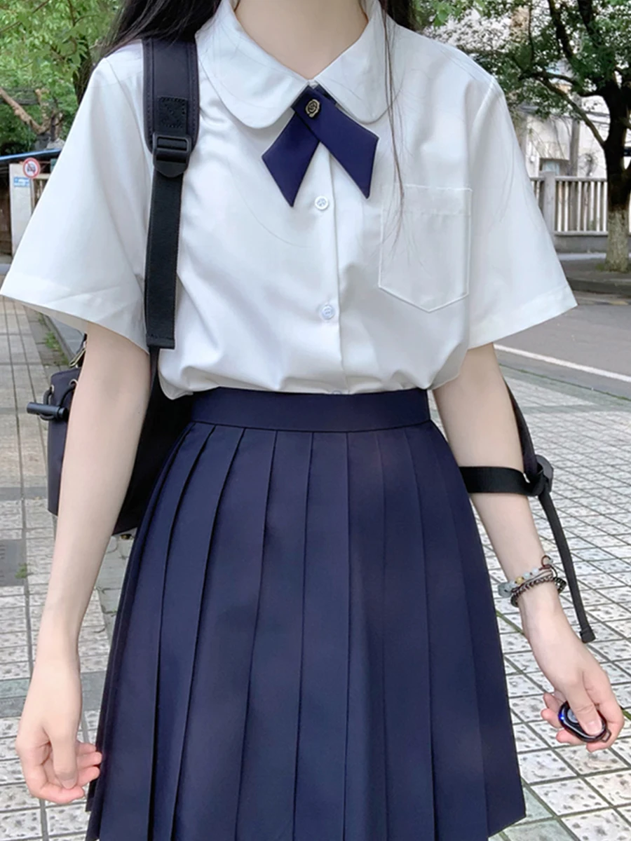 プリーツスカート コーデ 完全ガイド｜トップス選びの秘密とバランスのルール