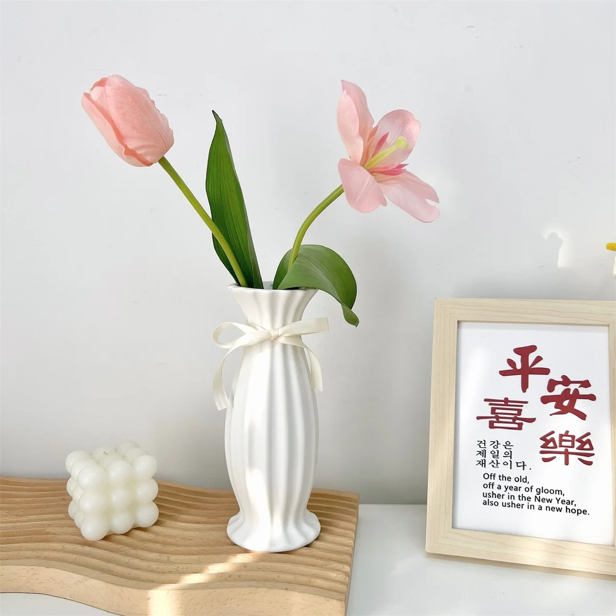 北欧風の花瓶を選ぶべきか？偽花でも心を癒す「幾何学的白陶器」の本当の魅力とは