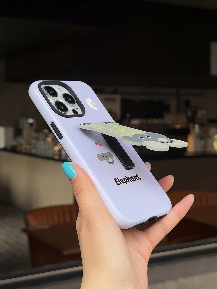 水色のスマホケースは本当に色が変わるの？それともただの印象の問題？