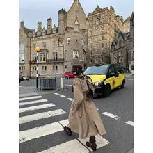 クラシックシルエットのダブルブレストトレンチコート【イギリス風・ゆったりしたデザイン・ラペル付き】