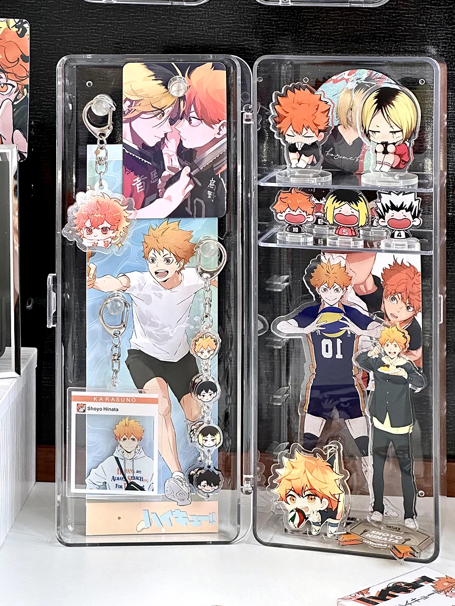 アクリル製透明バッジディスプレイスタンド：防塵カバー付きのフィギュア展示用の最適な収納解決策