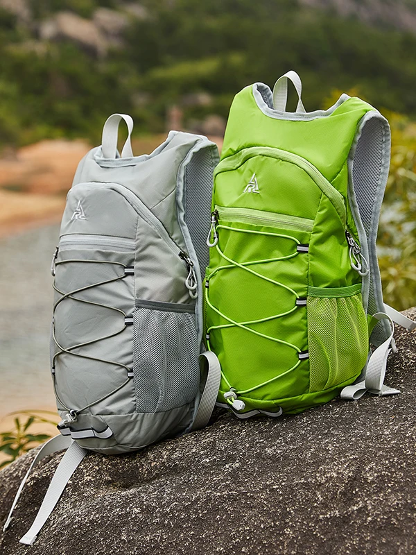 軽量アウトドア登山リュック：女性向けコンパクトモデルの実用性と設計哲学