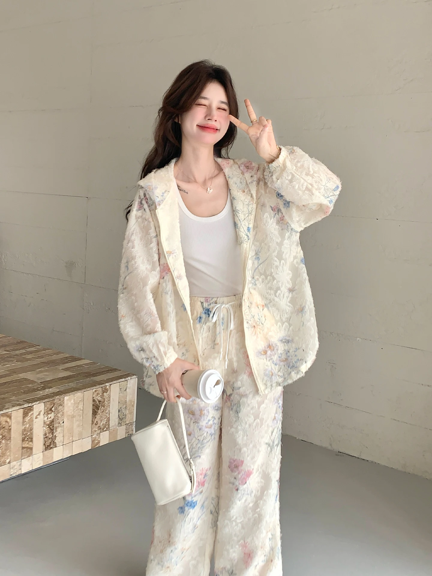 17度気温で何を着たら良いのか？通勤・散歩・カフェで使える1本の答え