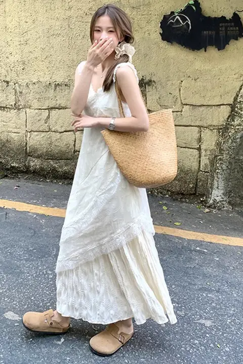 リゾートスタイルのフリルスリーブアプリコット色ワンピース【レース切替・ウエストシェイプ・Vネック・夏用】