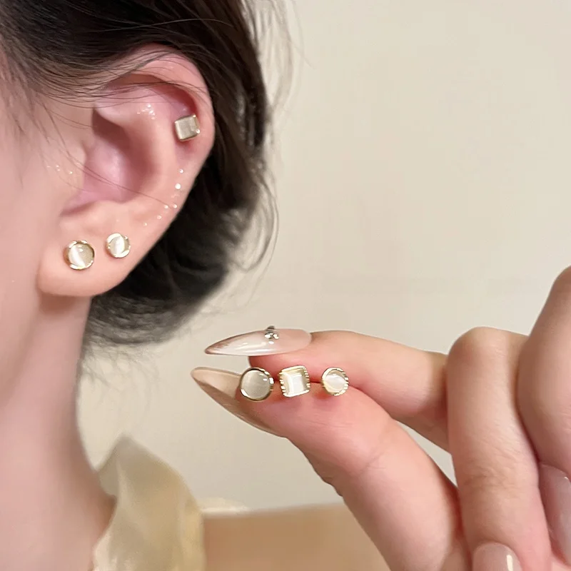 黒猫ピアス：猫目石のデザインと軽量合金が実現する高級感と睡眠対応
