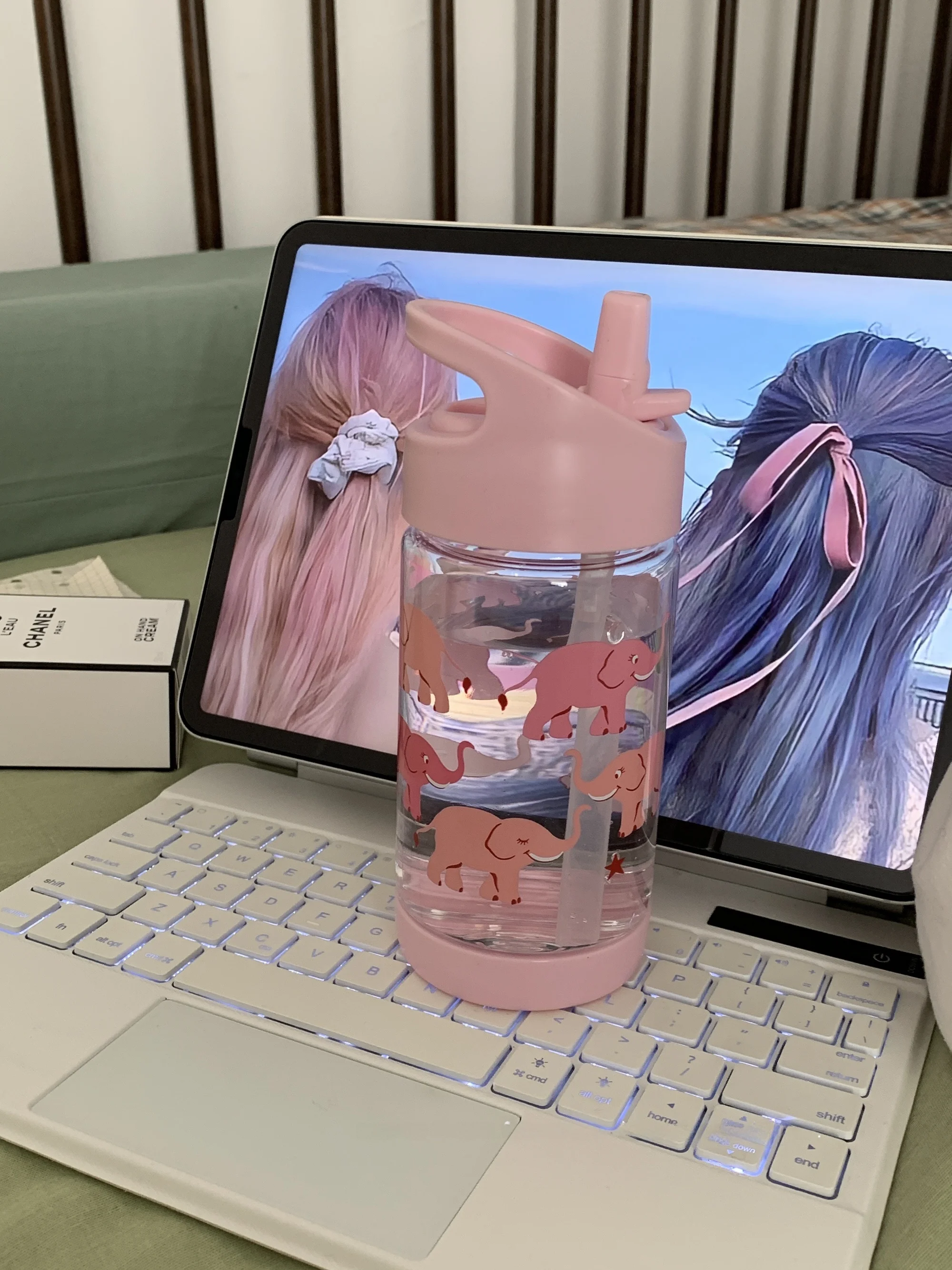 かわいいトライタン製水筒：ストロー付き子供用水筒の実用性と選定ガイド
