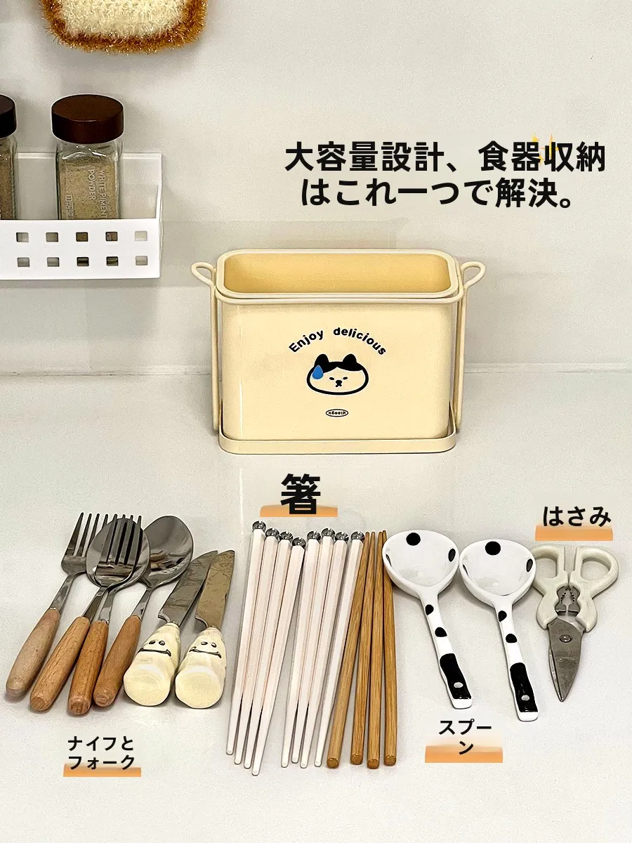 おしゃれな壁掛け箸立て：キッチンで水切りと防カビ機能を実現