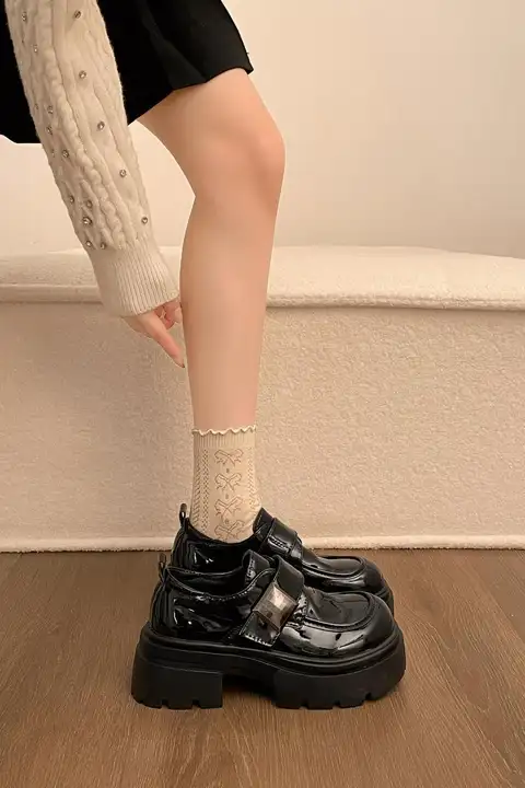 黒のレトロデザイン 厚底ローファー【夏用・小柄向け・スカートに合わせやすい】
