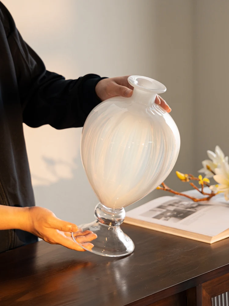 フレンチヴィンテージの花瓶を選ぶなら、このガラス製花瓶が一番おすすめ？