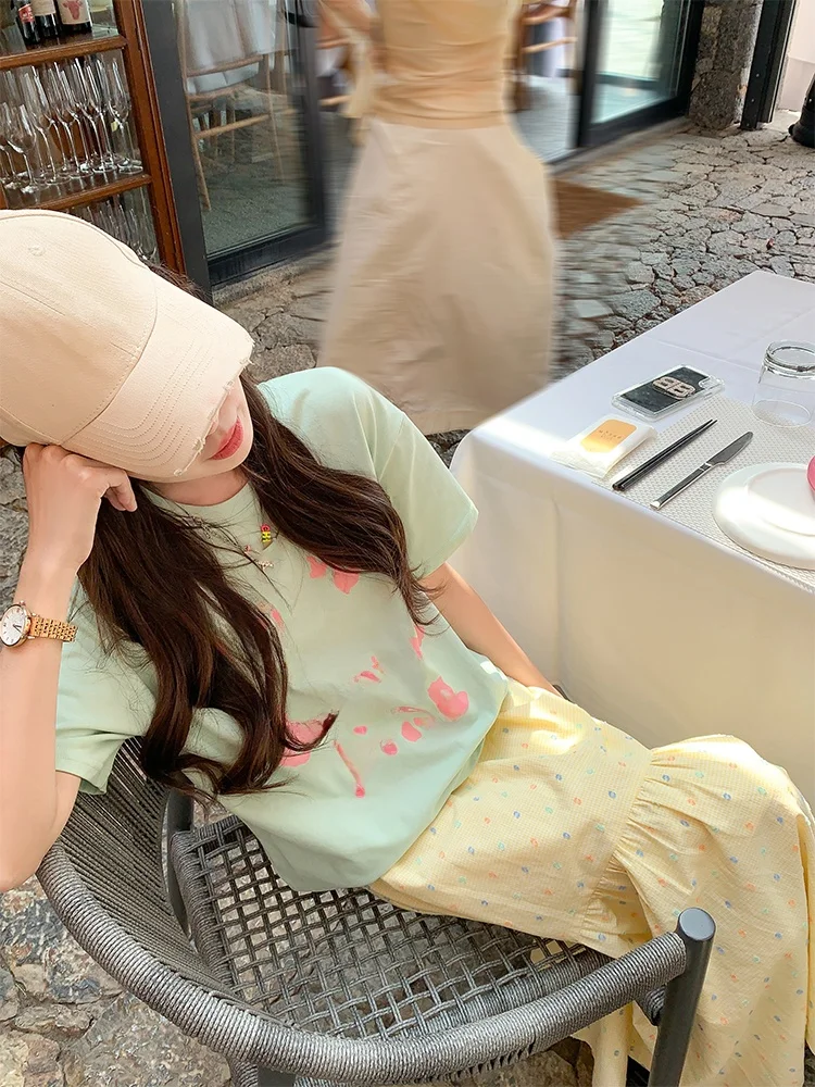 ドットスカート コーデ 夏 どうやって着る？曾小咸のカラフルセットアップが解決する3つのポイント