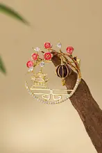 梅花デザインのブローチ【高級感あふれる・洗練されたデザイン】