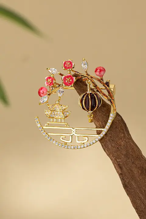 梅花デザインのブローチ【高級感あふれる・洗練されたデザイン】