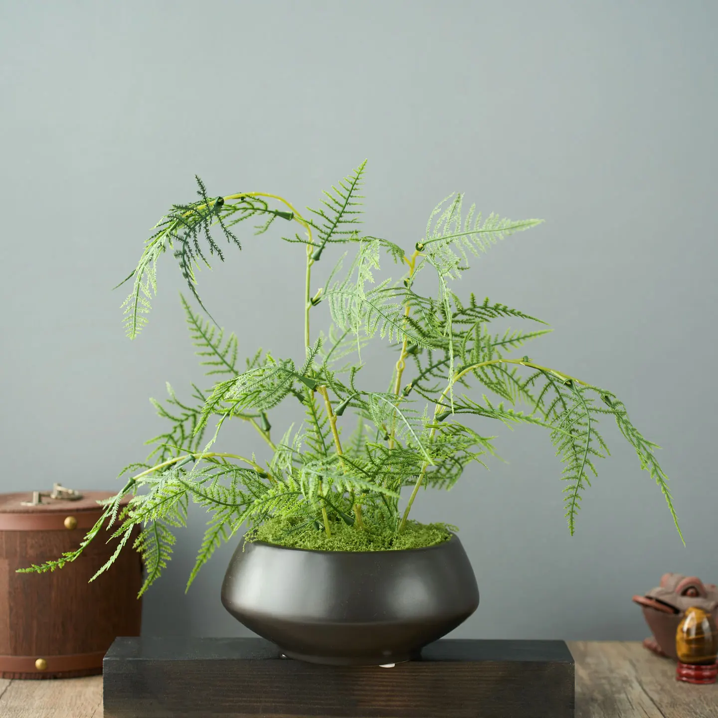 新中式・日本風の侘寂デザインフェイクグリーン茶卓用飾り花：室内観葉植物としての実用性と空間設計への貢献