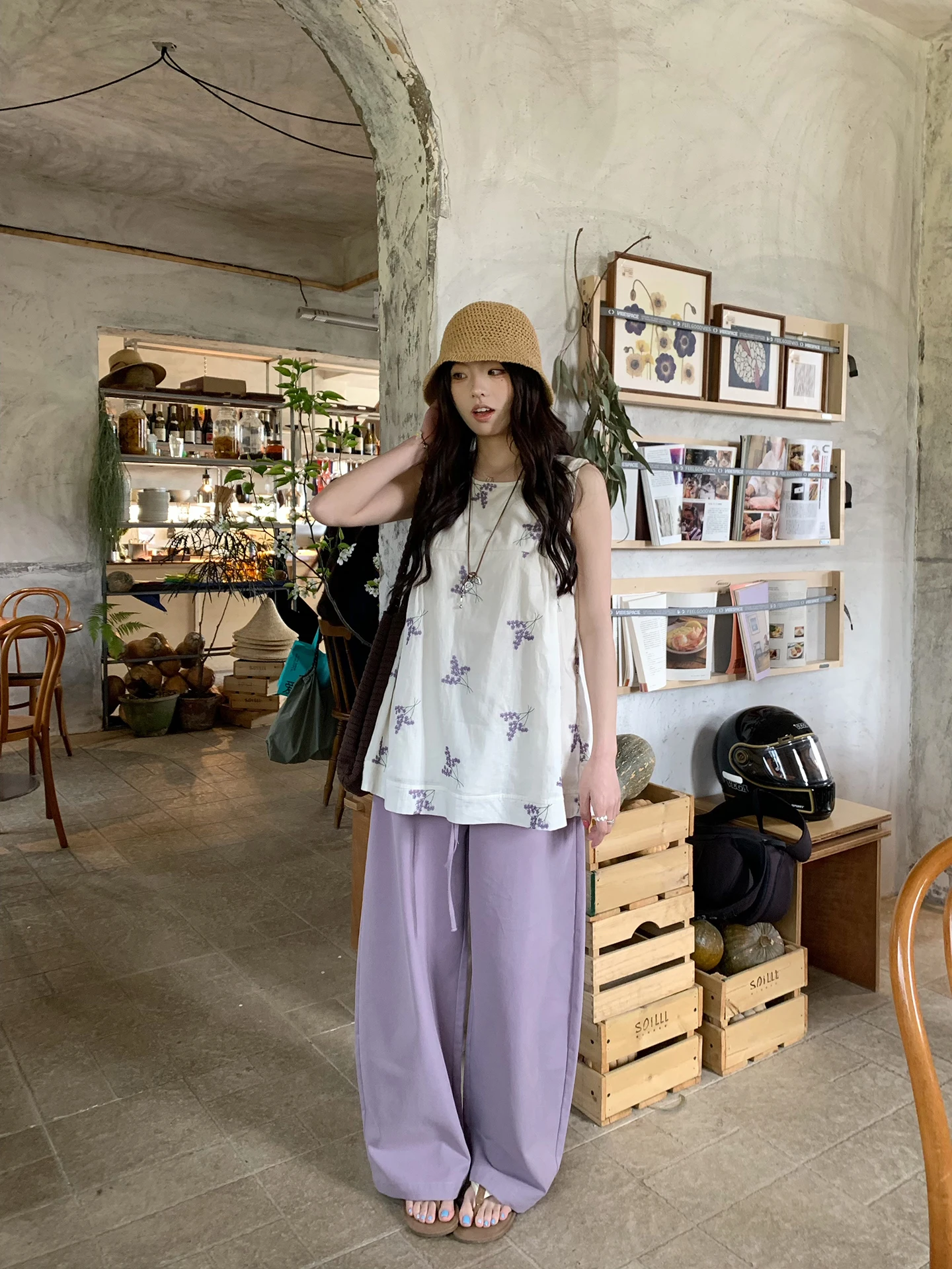 スウェット ワイド パンツ コーデ 夏：荒荒家 ストライプワイドパンツの着こなしと素材特性