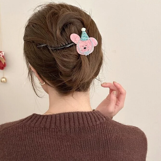 ハーフアップ 簡単アレンジで失敗しない方法は？猫デザインのツイストヘアクリップがおすすめ！