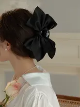 黒のリボン付きヘアクリップ【ダブルサイド・大きめ・サメクリップ・サテン仕上げ・エレガントな髪飾り】