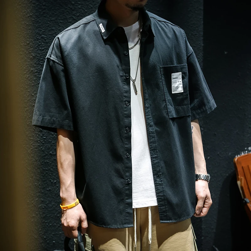 50代男性向けカジュアルシャツの選び方：リラクシングフィットコットンシャツの実用性と適用シーン