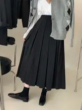 エレガントなブラックプリーツスカート【高腰・Aライン・ロング丈・秋春用】