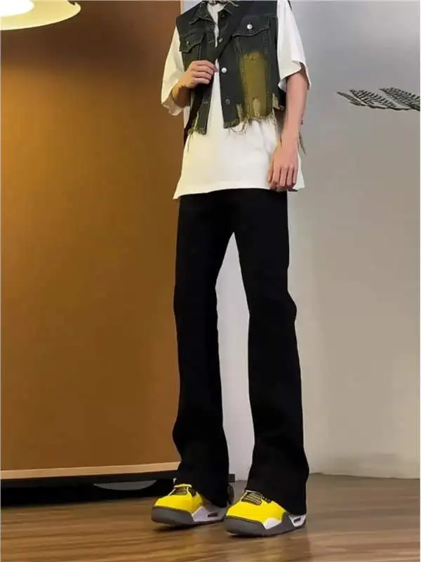 フレアパンツをメンズで着るって、どうやってうまくいくの？
