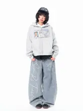 美式ロゴプリントのデニムパンツ【ウォッシュ加工・ゆったりワイドレッグ・カジュアル】（セットアップ対応）