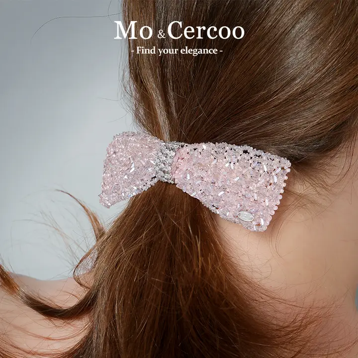 高級感あるクリスタルバタフライデザインの横型ヘアクリップ