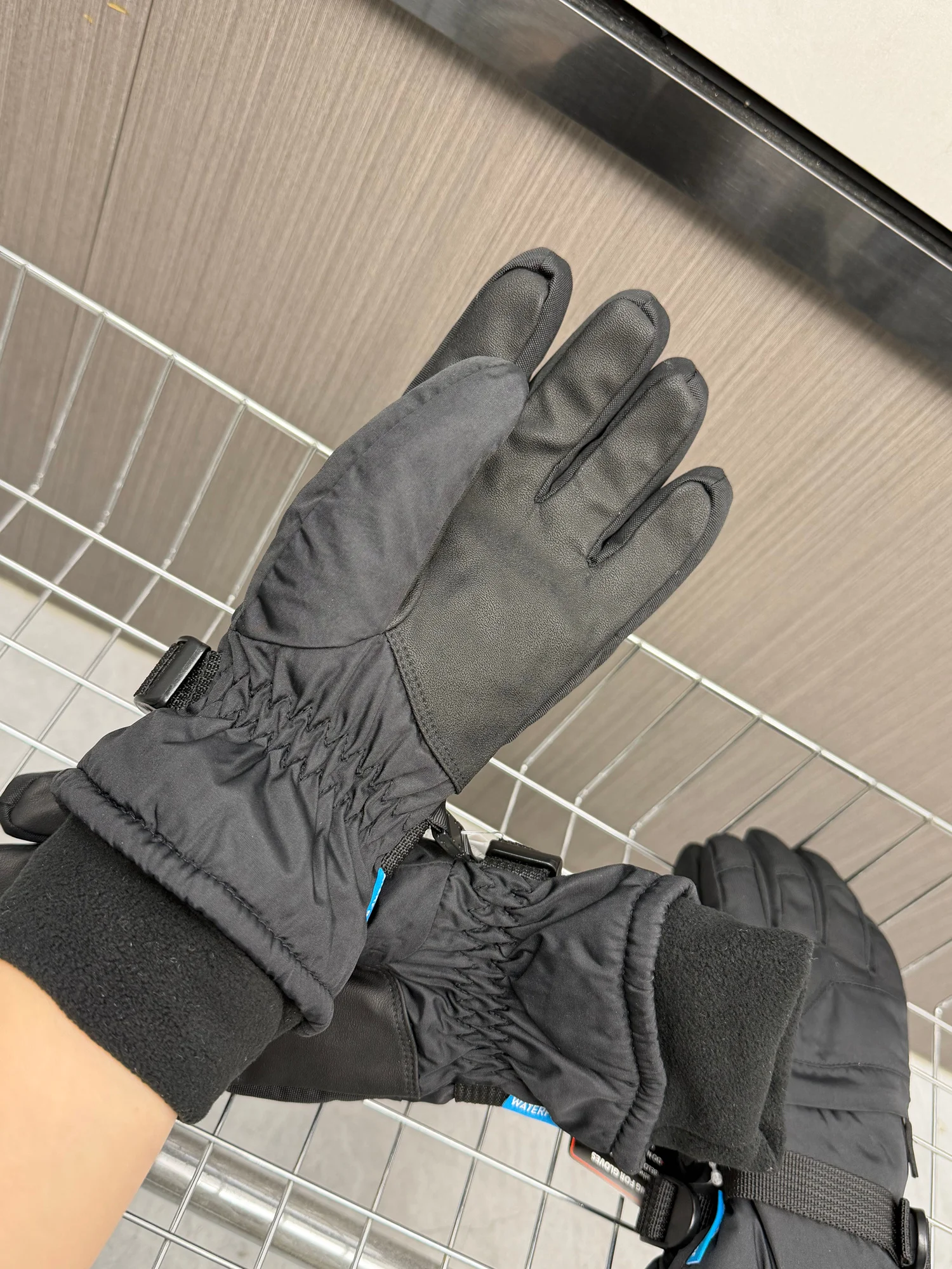 バイクで冬を乗り越えるための「手荒れを防ぐ最強手袋」はどれ？