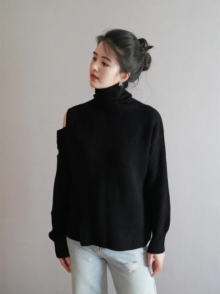 黒のハーフオフショルダー ハイネックニット【全羊毛・秋冬用】
