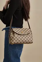 大容量のショルダーバッグ【通勤用・斜めがけ・おしゃれデザイン】