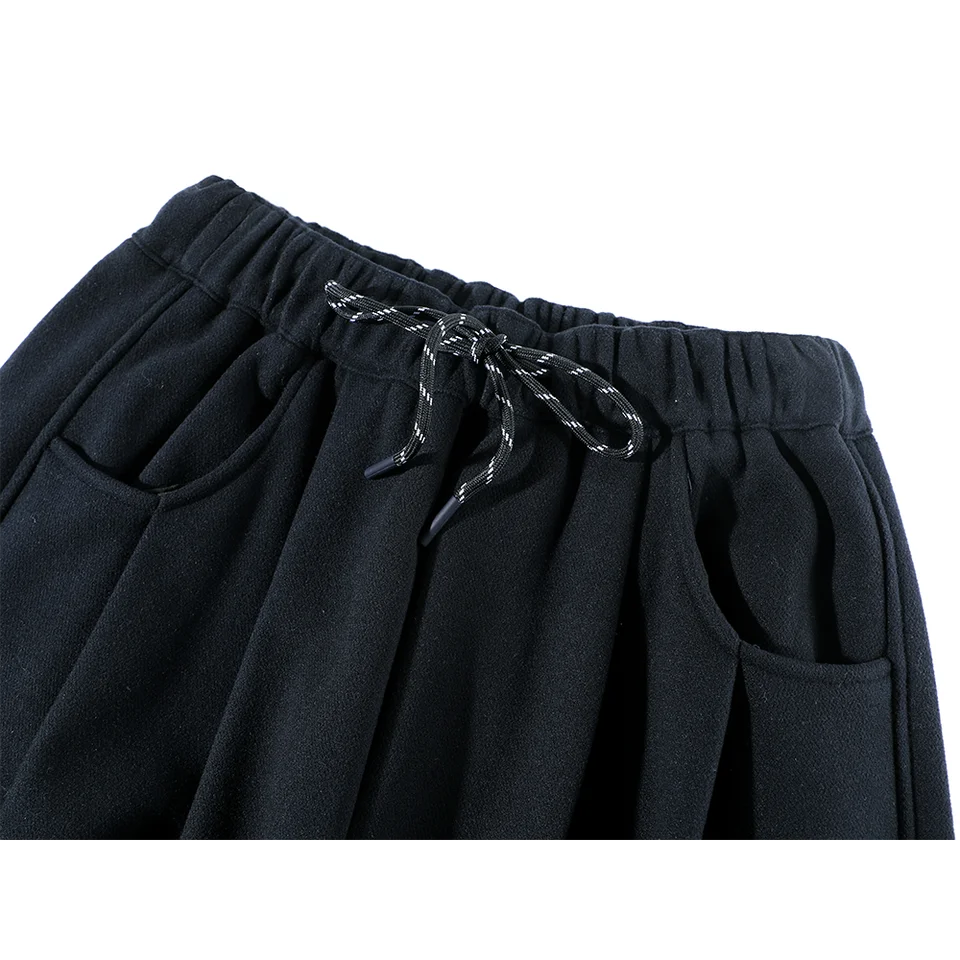 レトロなデザインのハイウエスト黒のカジュアルパンツ【秋冬用・ストレート・体型カバー】