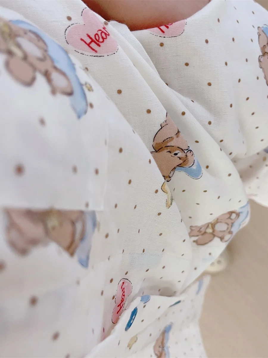 赤ちゃんの寝るときのパジャマは、肌に優しいコットンガーゼが最適