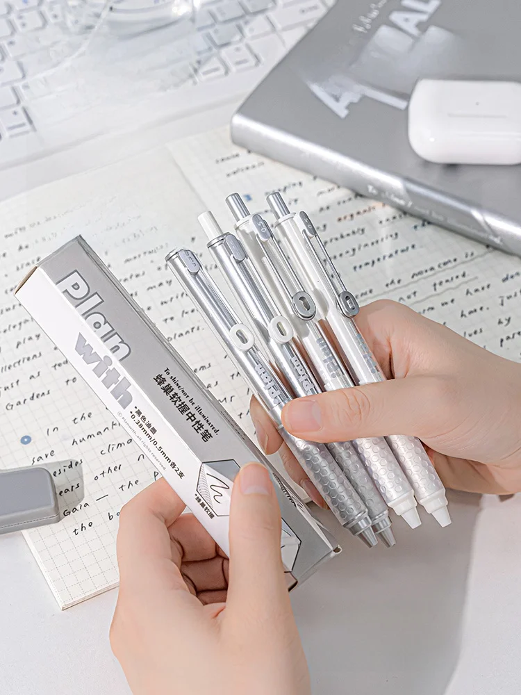 女性が選ぶべきライターは、本当に「書き心地」で決まる？