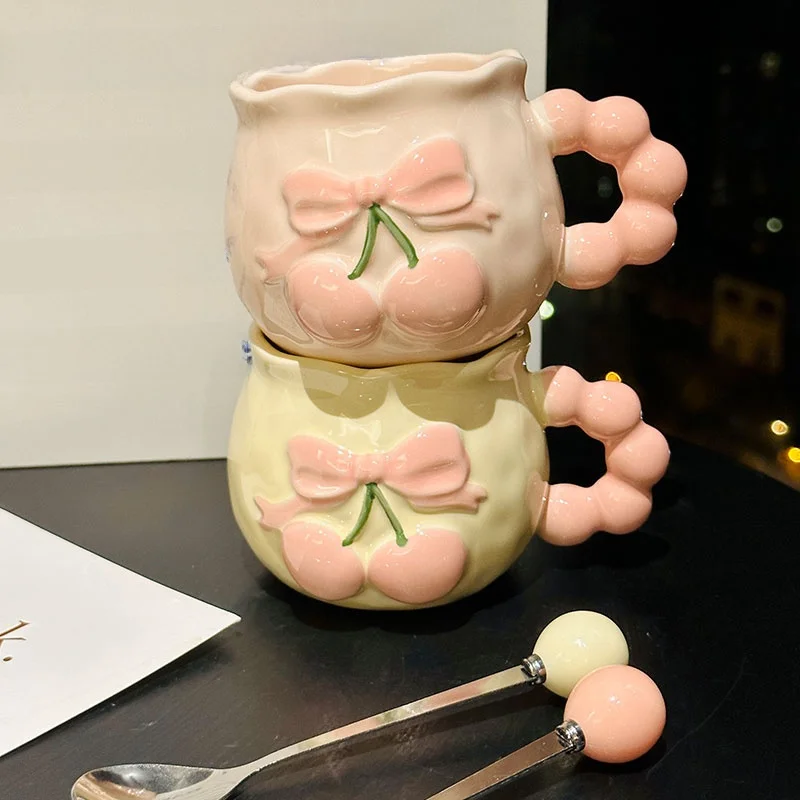 可愛いチェリーデザインのマグカップ：誕生日ギフトに最適な陶器製アイテムの実用性とシーン別活用