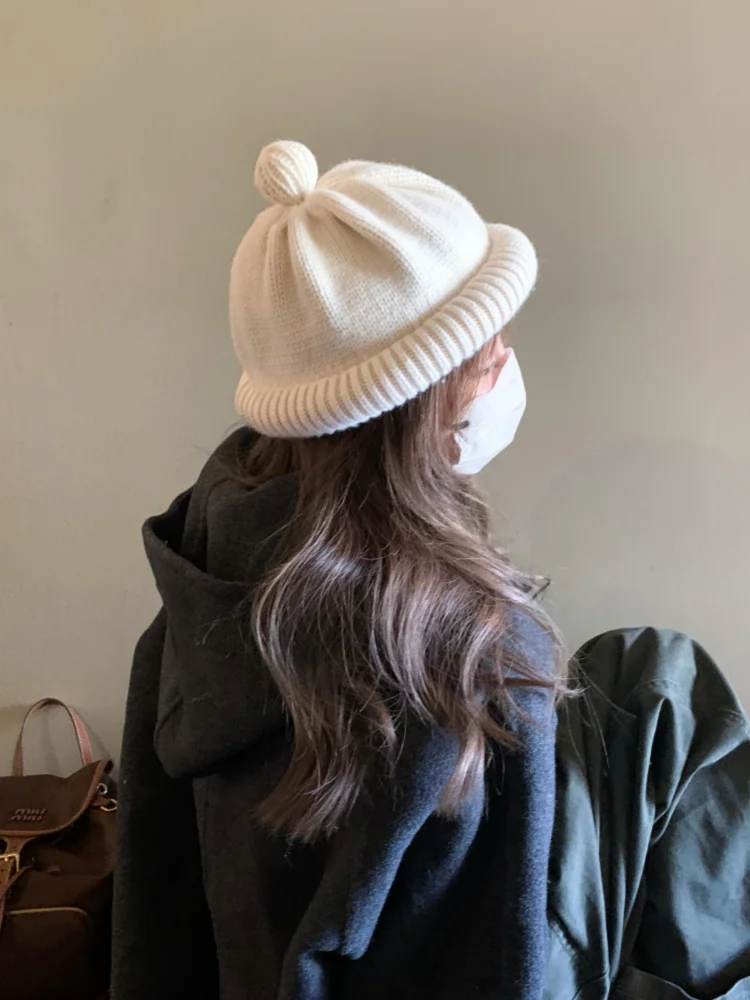 50代の男性・女性にぴったり？オフホワイト キャップ と ベージュ キャップ の違いは？