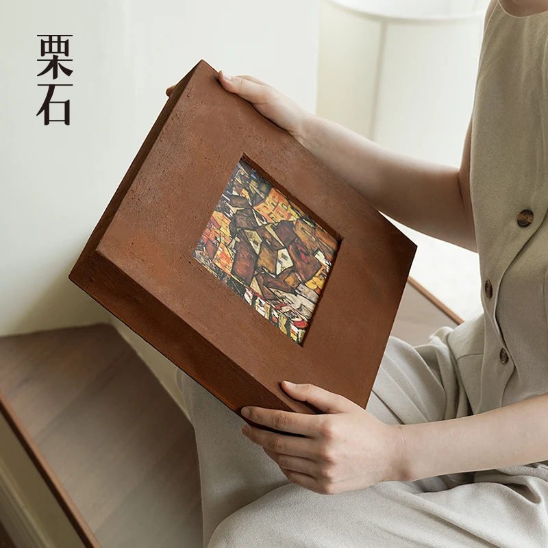 木製フレームの装飾画【レトロスタイル・アート作品】：中古風抽象アートの設置ガイド