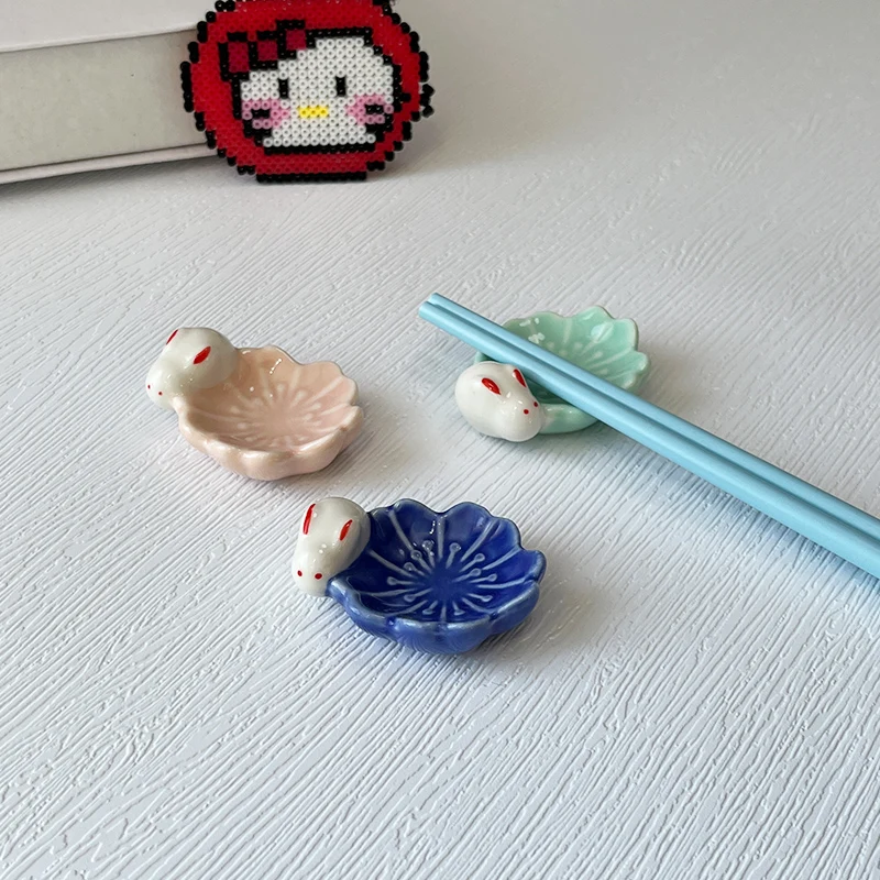 かわいい箸置きはどこで選べばいいの？ウサギ型陶器製のポップなデザインが今、インテリアに定着中！