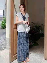 夏のファッションに最適！Vネック柄トップスとフレアパンツ【トレンドデザイン・女性用・セットアップ対応】