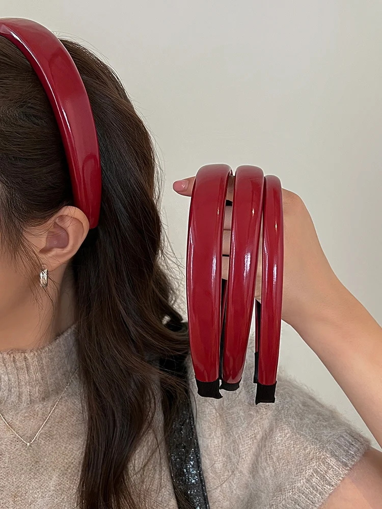 ヘアバンド 白髪隠しはどう選ぶ？赤いアンコラ風ヘアバンドが実は最強の解決策とは？