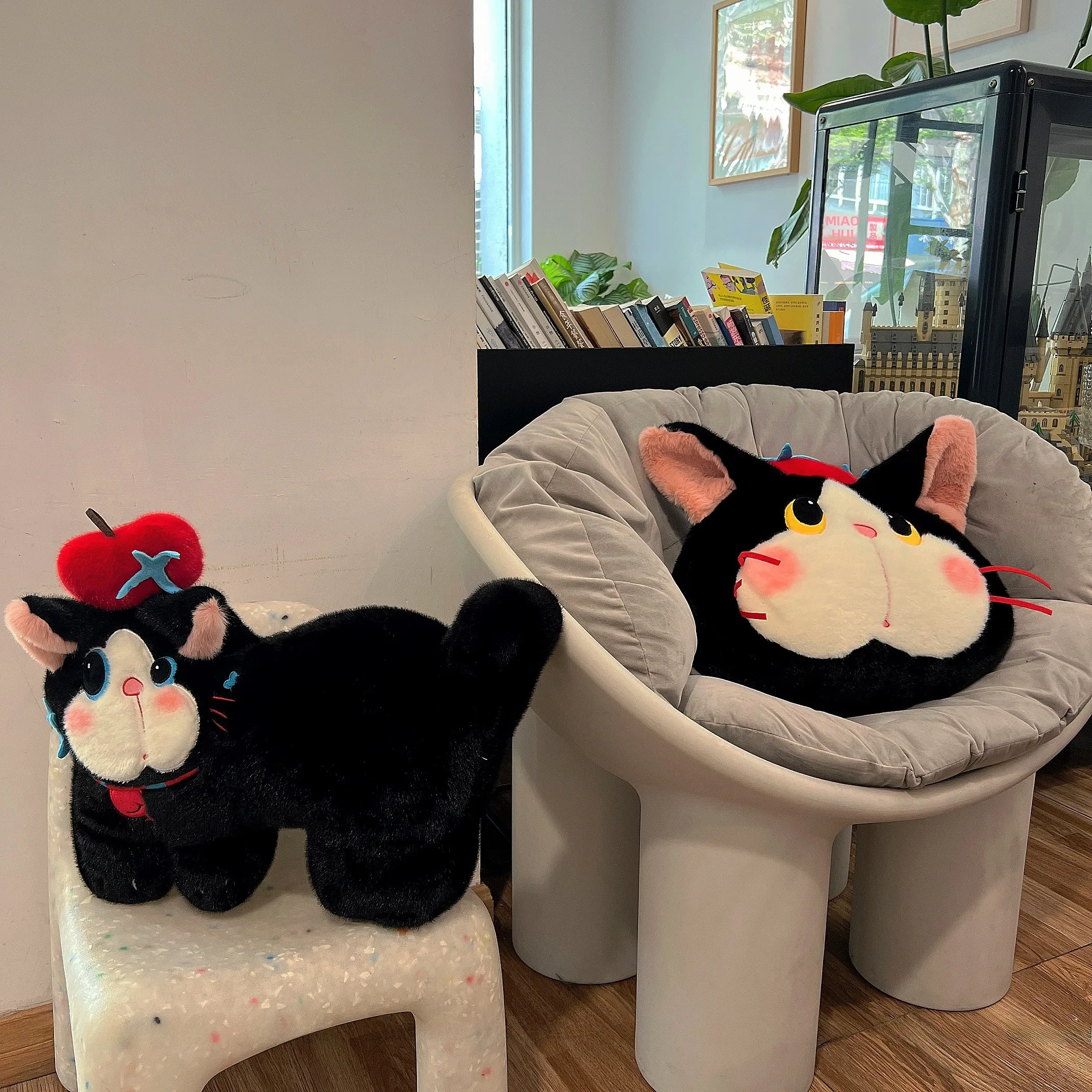 プッシュンと猫のぬいぐるみ、どちらが心を癒すのか？