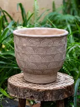 ビンテージ風大口径セメント製花鉢【侘び寂びスタイル・屋外用・陶器風】