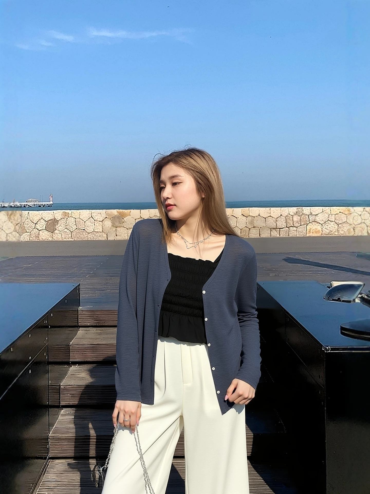 パーカーコーデで悩む人のための「夏の通勤スタイル」はこれ！？