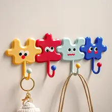 カートゥーン表情のピース風フック【穴あけ不要・玄関やキッチンに最適・無痕粘着タイプ】