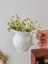アンティーク風浮彫り陶器の花瓶【ホワイト・インテリア装飾用・小さなミルクポット】